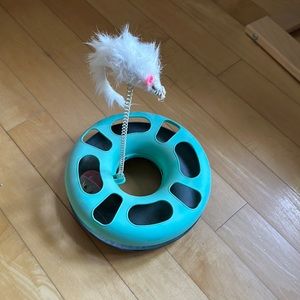 Interactive cat toy